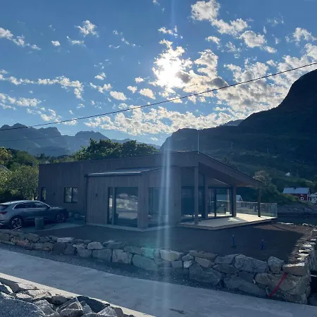 ヴィラ Waterfront Villa With Private Dock In Lofoten *