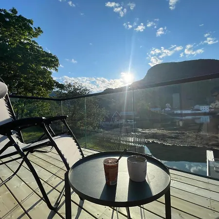 Villa Waterfront With Private Dock In Lofoten Moskenes