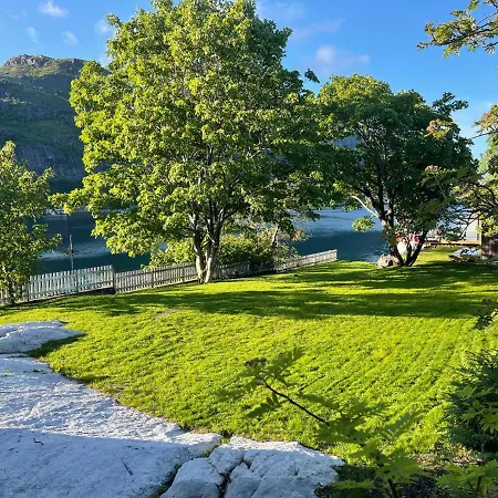Waterfront With Private Dock In Lofoten Villa