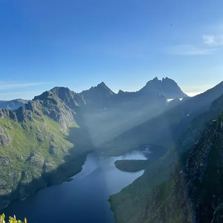 Villa Waterfront With Private Dock In Lofoten Moskenes