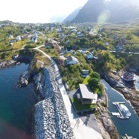 Waterfront With Private Dock In Lofoten מוסקנס