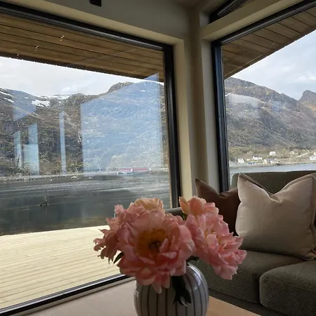 וילה Waterfront With Private Dock In Lofoten