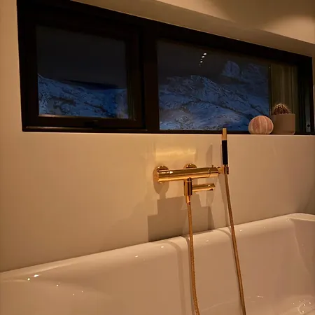 Waterfront Villa With Private Dock In Lofoten ヴィラ *