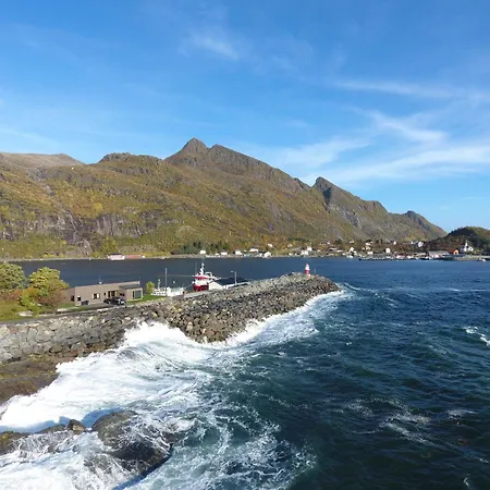 Villa Waterfront Villa With Private Dock In Lofoten Moskenes