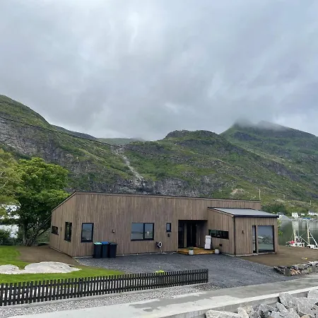 Waterfront Villa With Private Dock In Lofoten ヴィラ