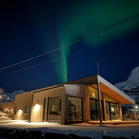 Waterfront Villa With Private Dock In Lofoten ヴィラ モスケネス